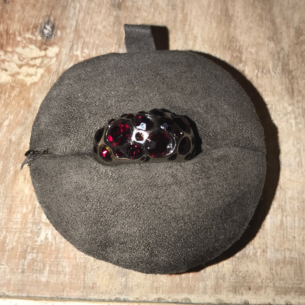 WOMEN’S RED RHINESTONE FASHION RING - Picture 2 of 3